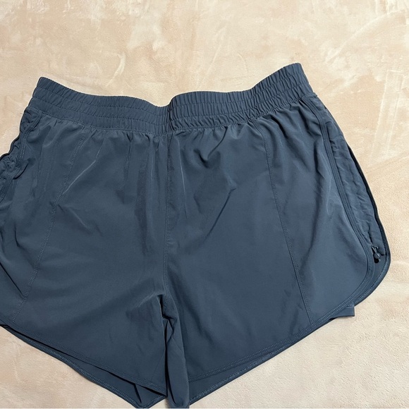 Avía shorts - Picture 1 of 9